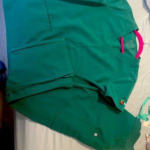 Hunter Green Figs scrub xs